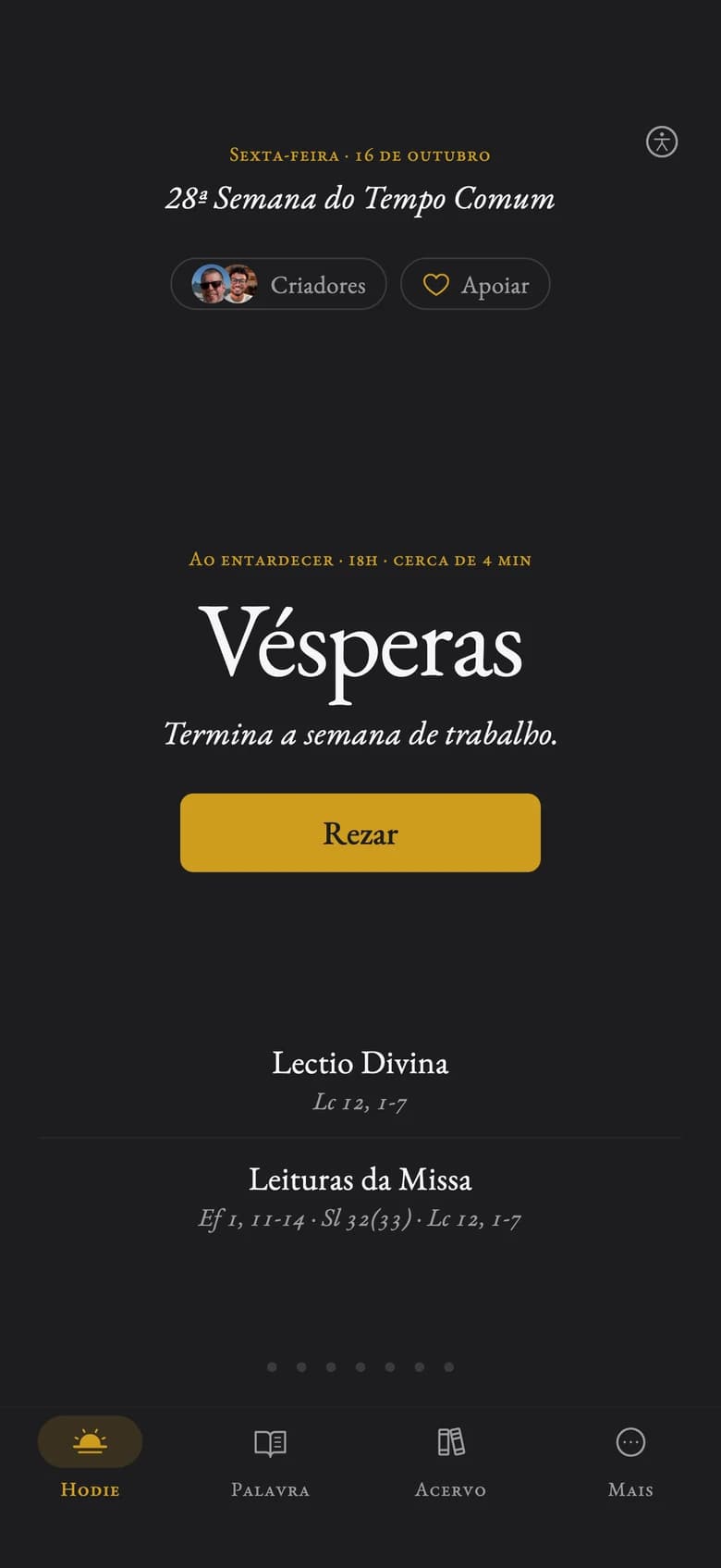 A tela inicial do app no tema escuro, com Vésperas e o botão Rezar